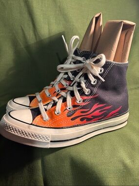 NWOT Converse Chuck 70 sneaker in black with fire detail size 5.5 men’s